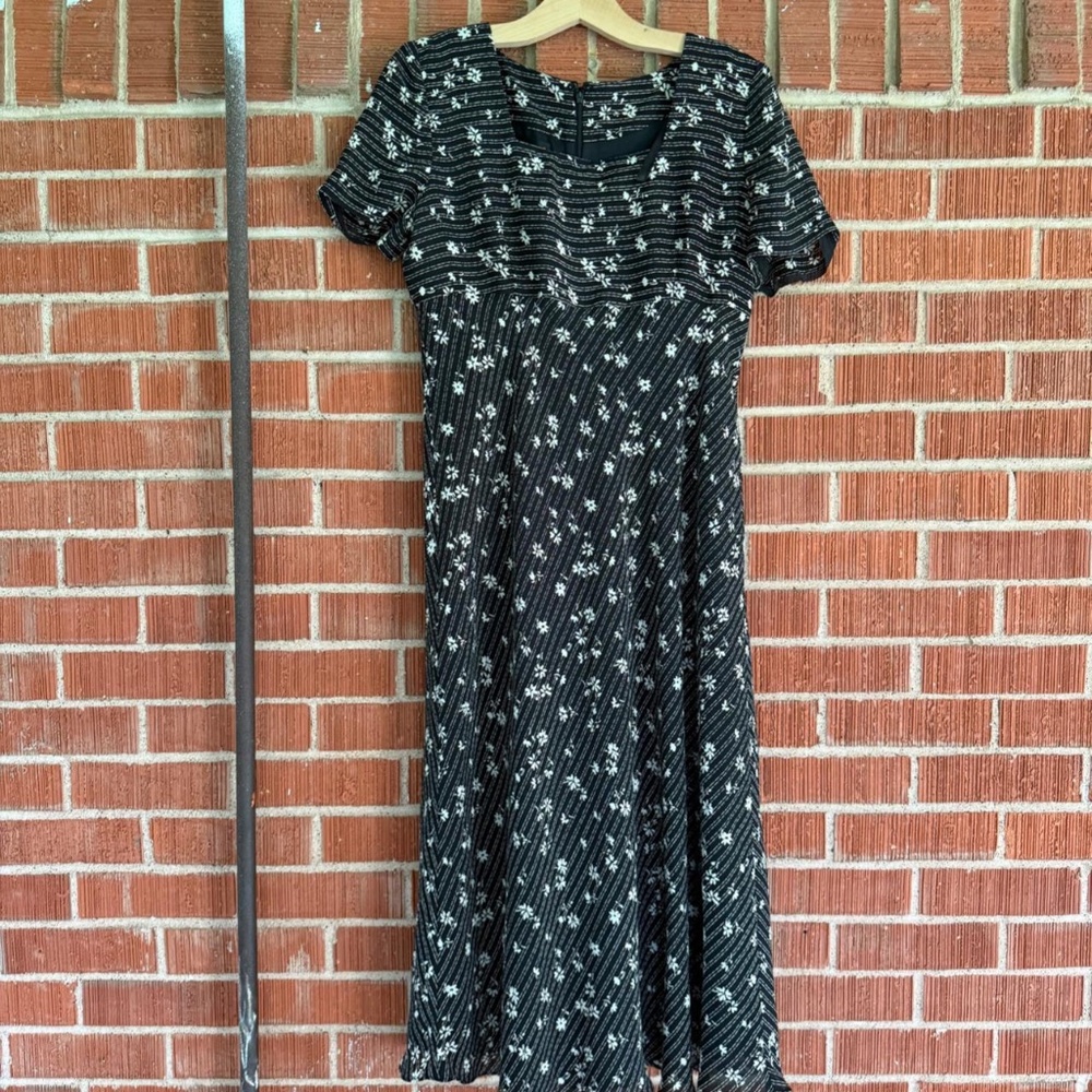vintage 90s Donna Ricco black and white floral babydoll midi  dress